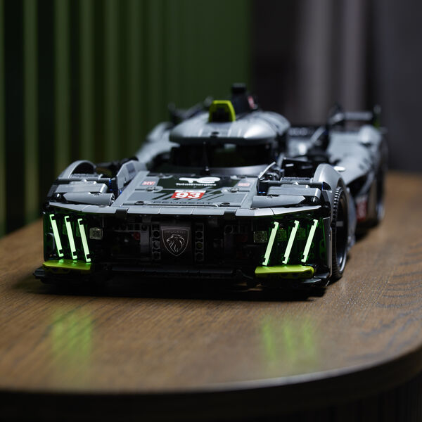 Lego Peugeot 9X8 - Le Mans dans le salon